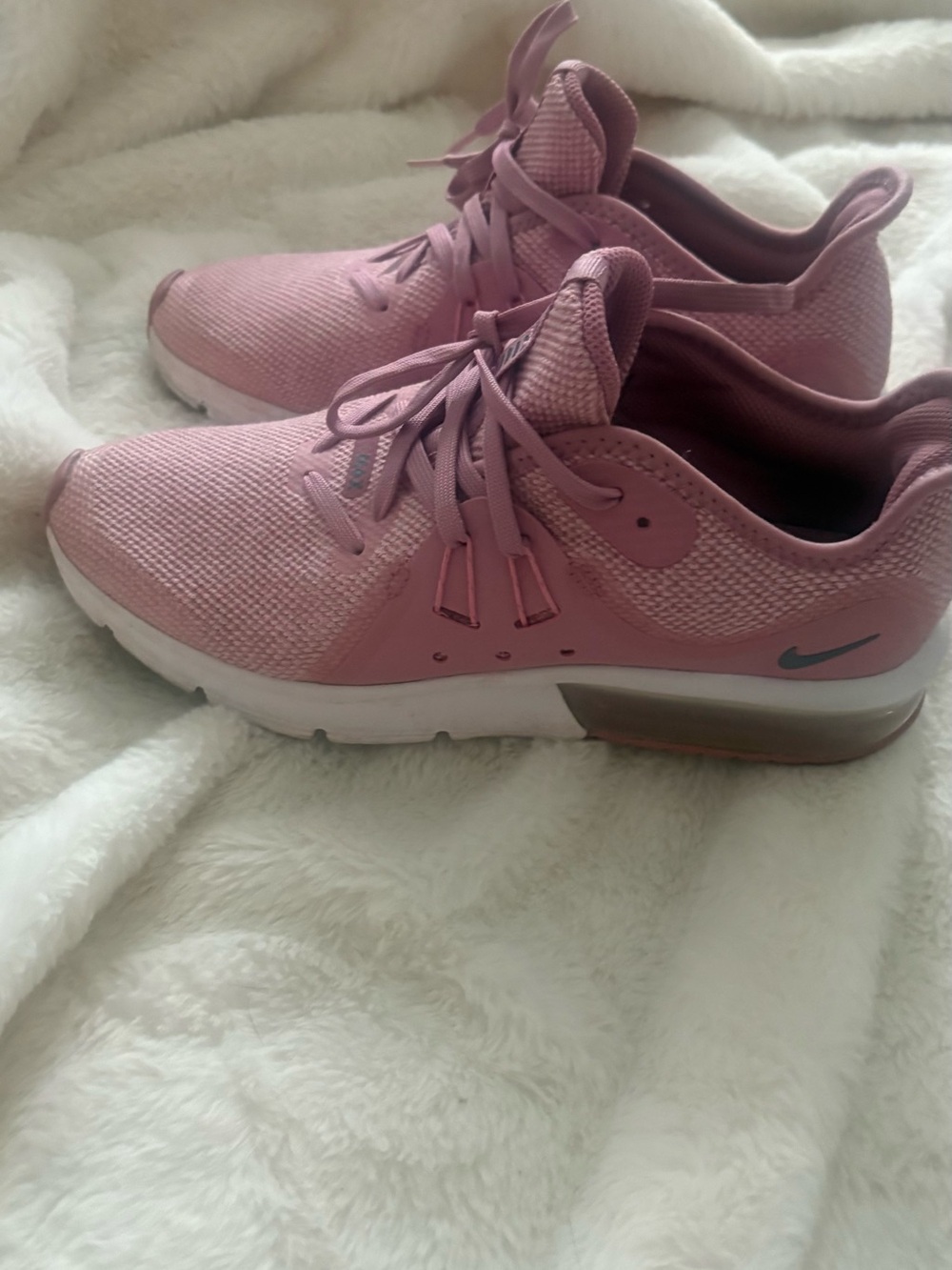 Nike Women’s Dusty Pink Mesh Sneakers size 8 great condition